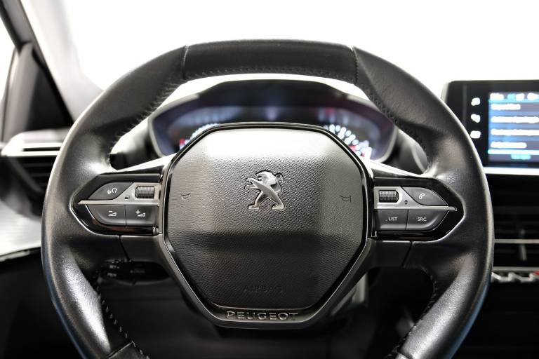 PEUGEOT 208 7