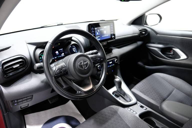 TOYOTA Yaris 5