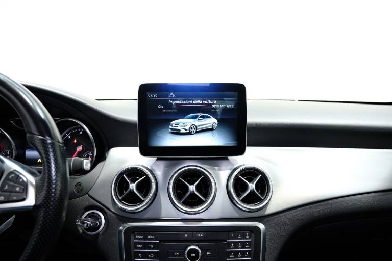 MERCEDES-BENZ CLA 220 24