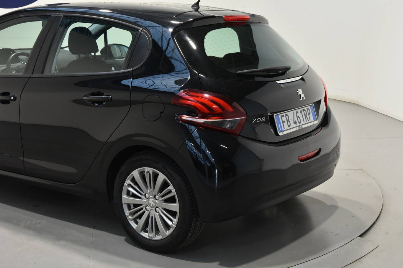 PEUGEOT 208 13