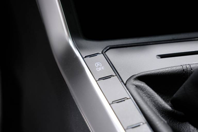 VOLKSWAGEN Polo 29