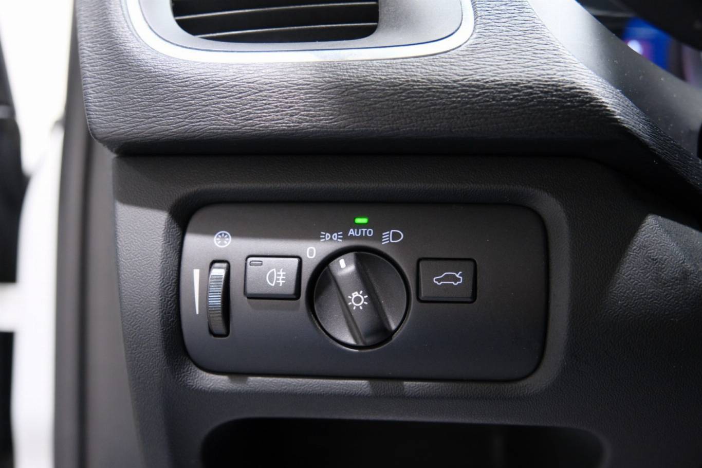 VOLVO V40 Cross Country 26