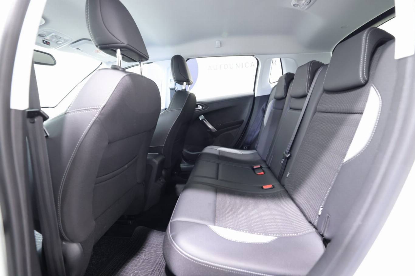 PEUGEOT 2008 32