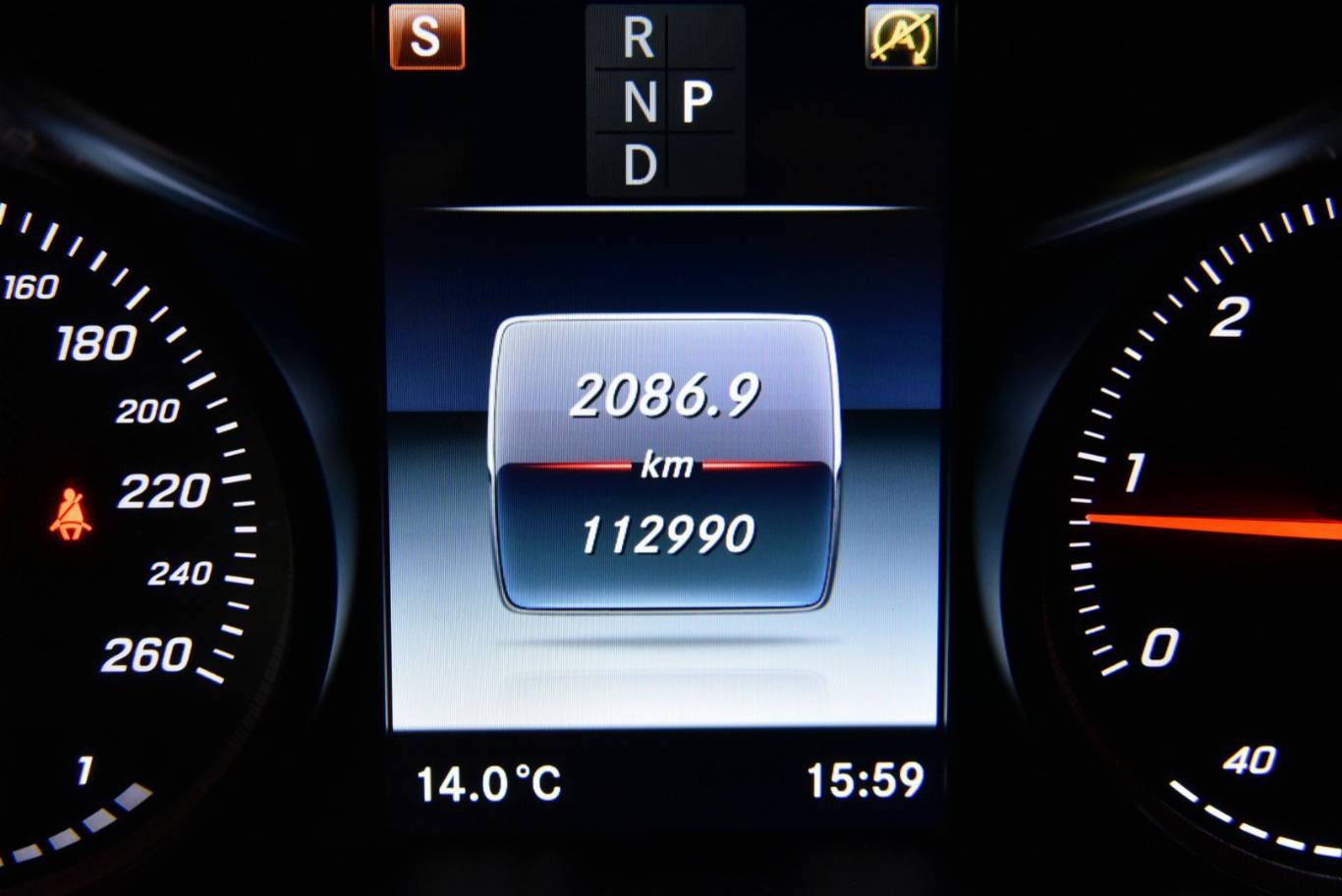 MERCEDES-BENZ GLC 220 25