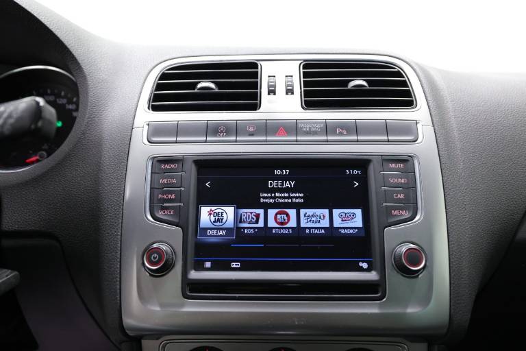 VOLKSWAGEN Polo 9