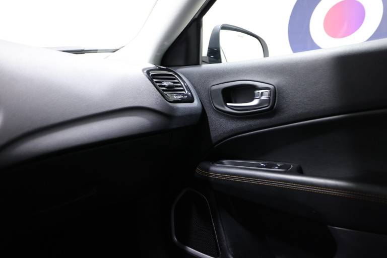 JEEP Compass 34