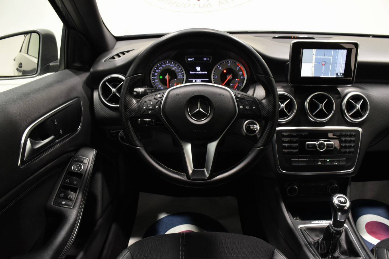 MERCEDES-BENZ A 180 33