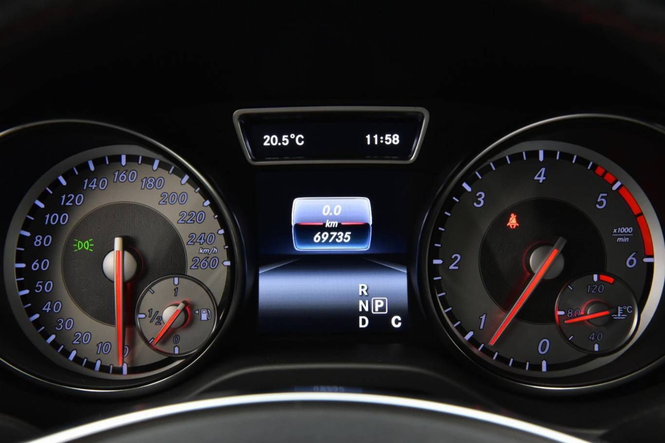 MERCEDES-BENZ CLA 200 46