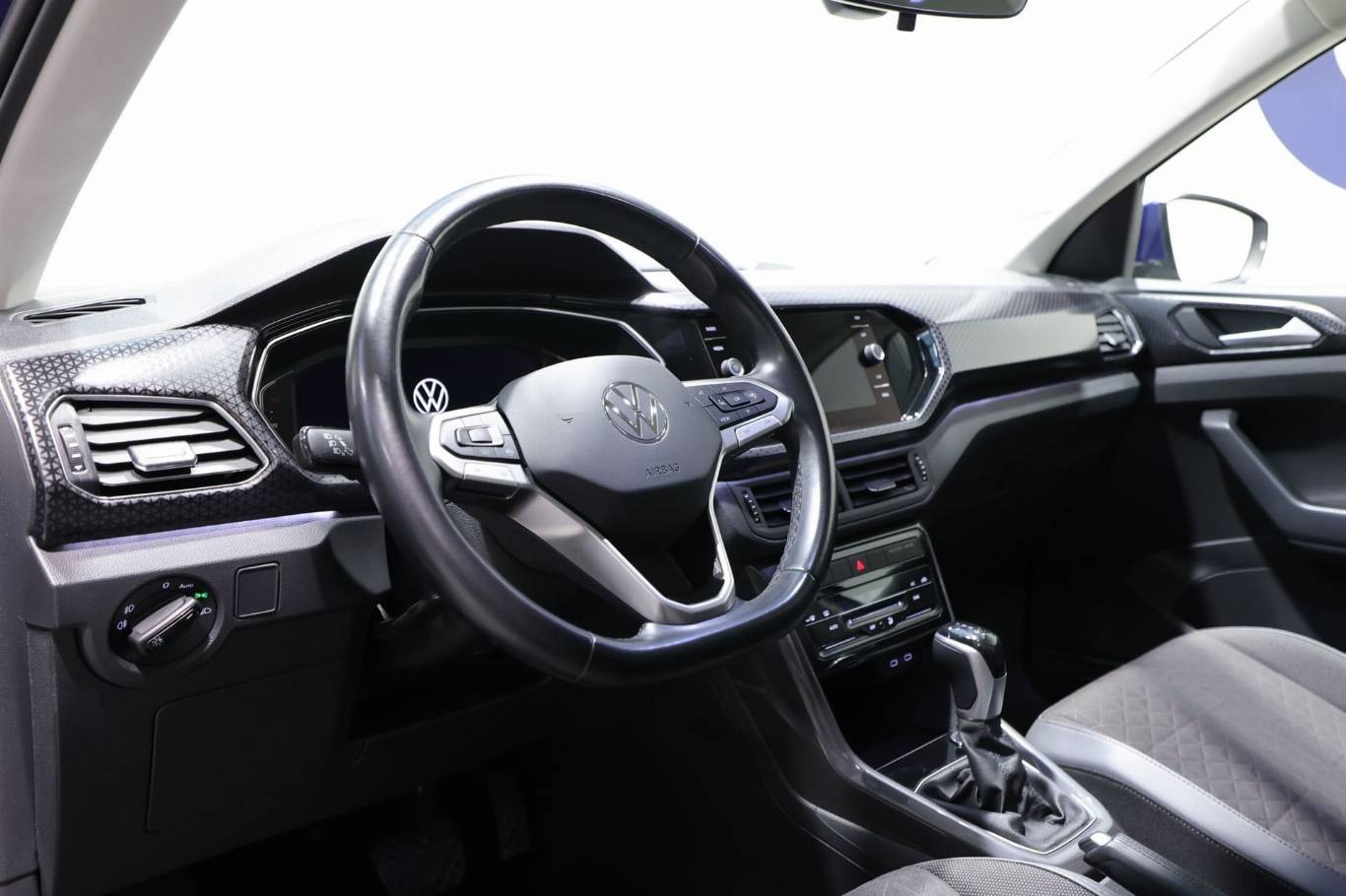 VOLKSWAGEN T-Cross 5