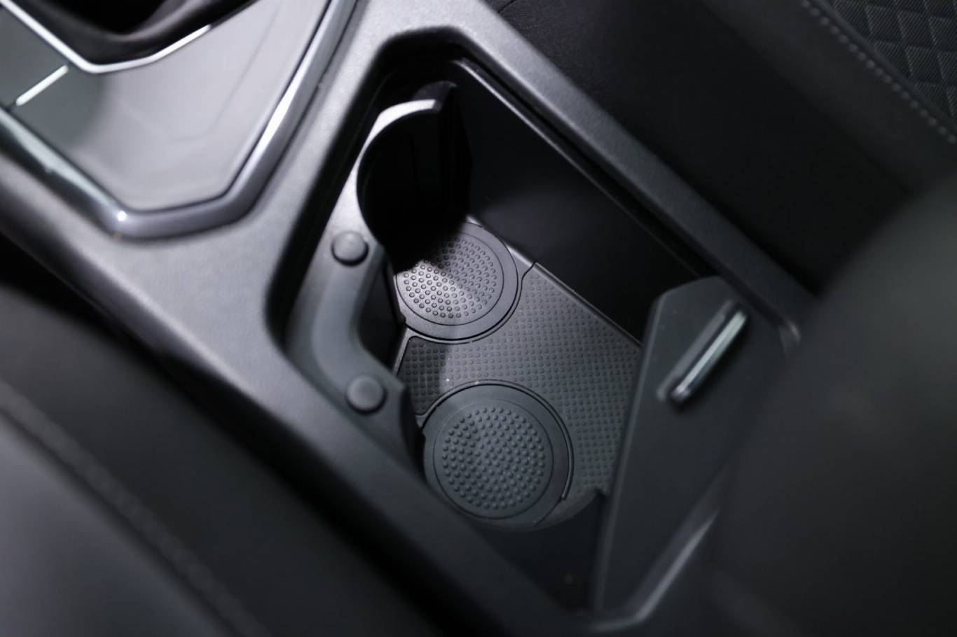 VOLKSWAGEN Tiguan 37