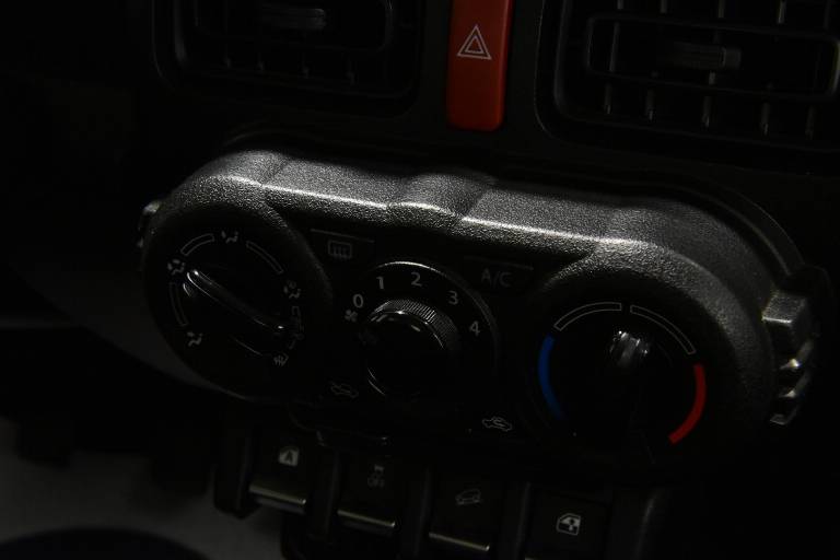SUZUKI Jimny 23