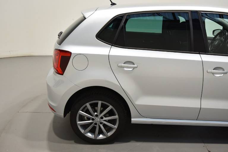 VOLKSWAGEN Polo 40