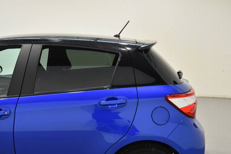 TOYOTA Yaris 44