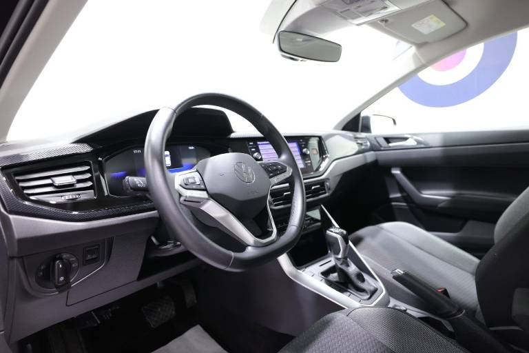 VOLKSWAGEN Polo 5
