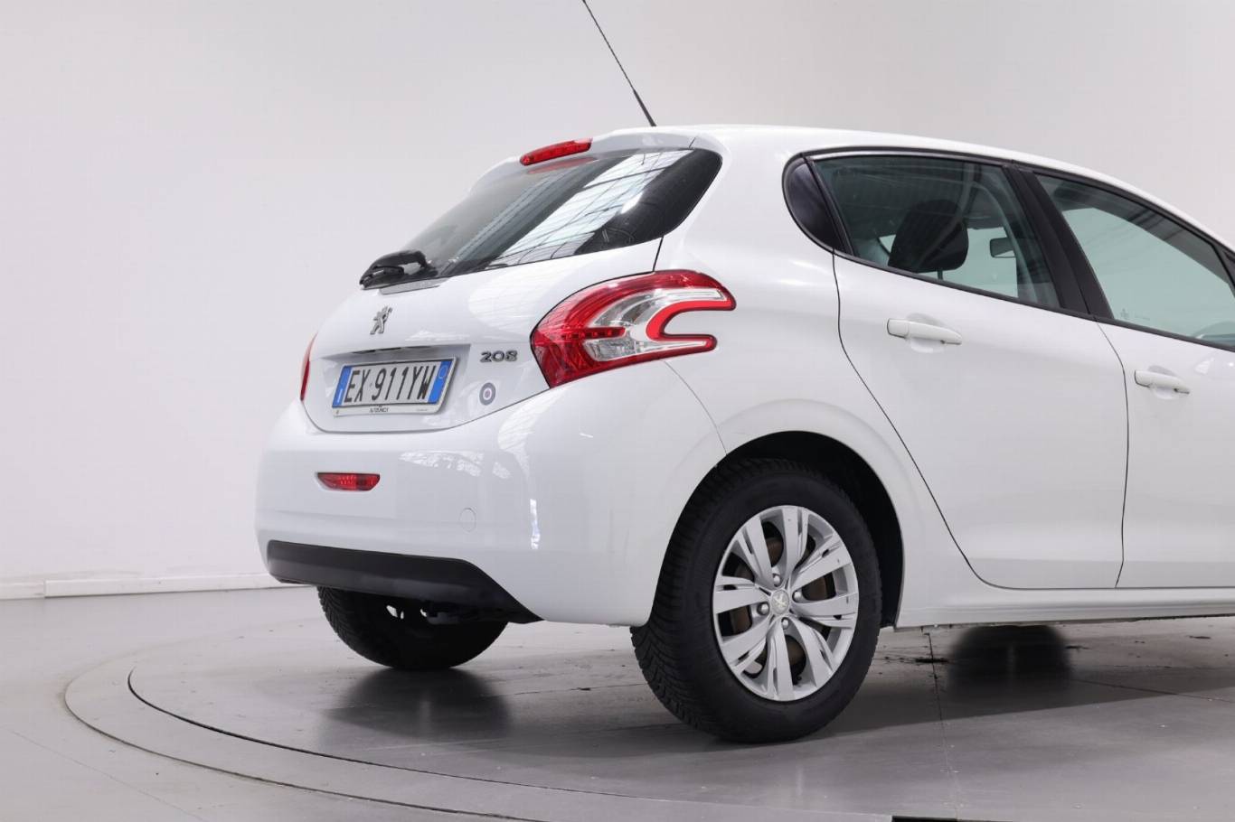 PEUGEOT 208 13
