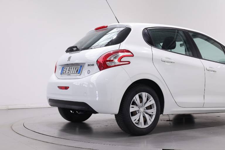 PEUGEOT 208 13
