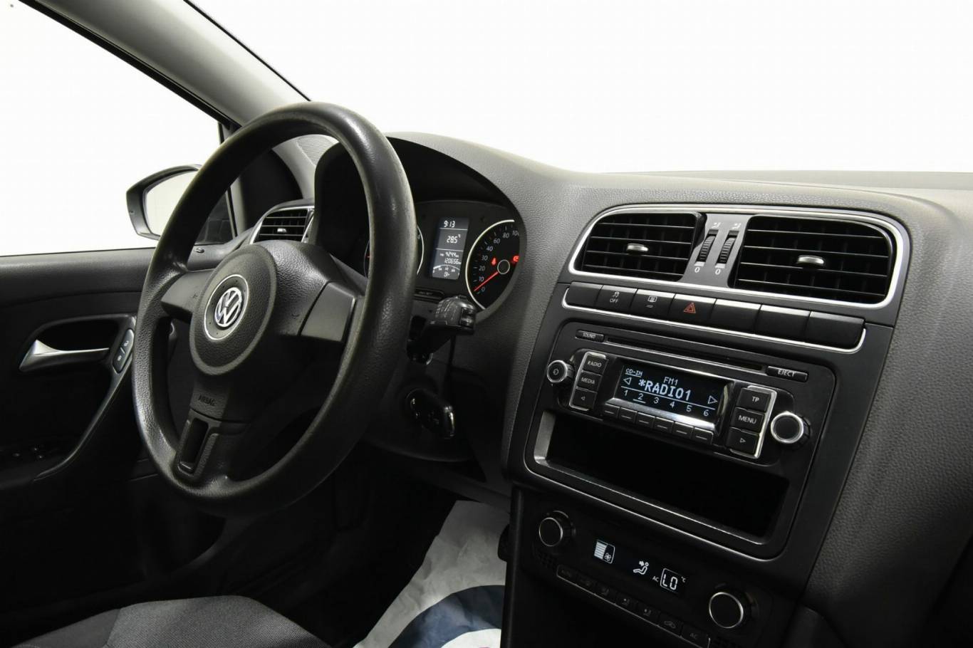 VOLKSWAGEN Polo 30