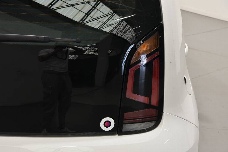 VOLKSWAGEN Up! 22