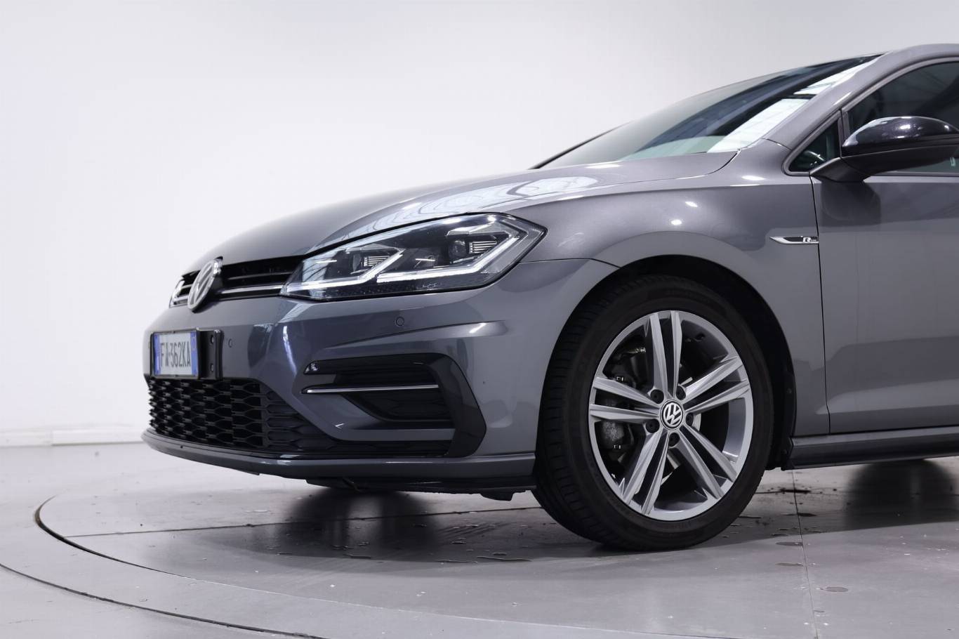 VOLKSWAGEN Golf 11