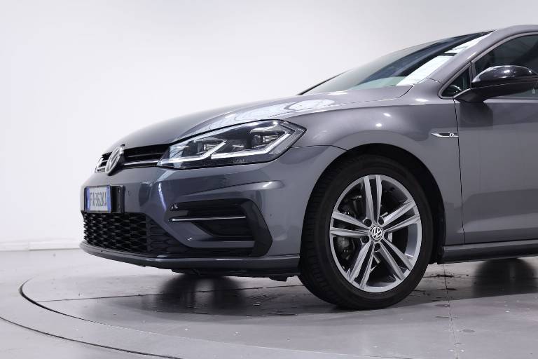 VOLKSWAGEN Golf 11