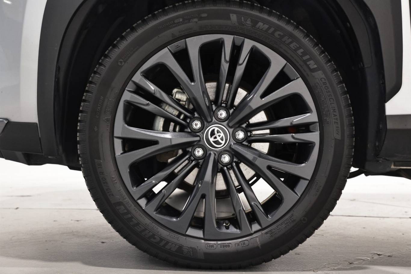 TOYOTA Yaris Cross 10