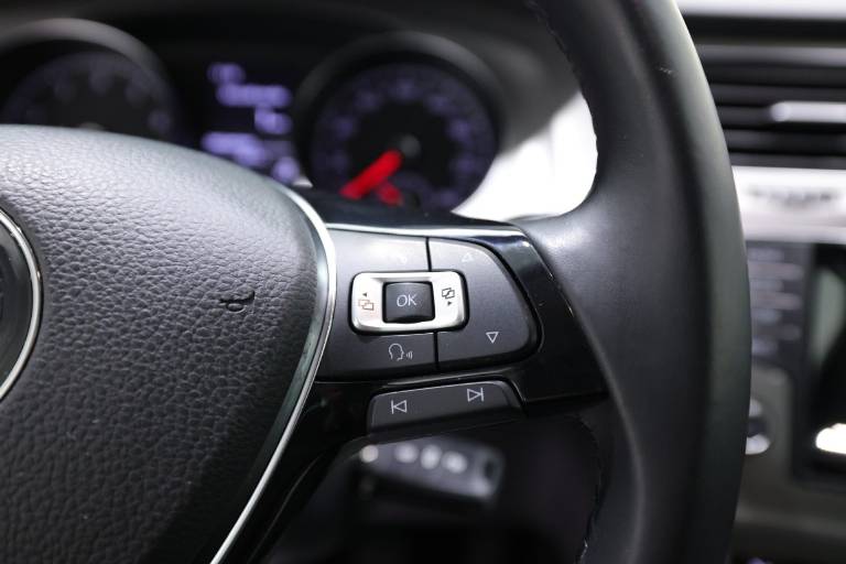 VOLKSWAGEN Golf 22