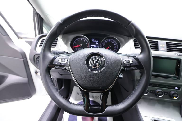 VOLKSWAGEN Golf 7