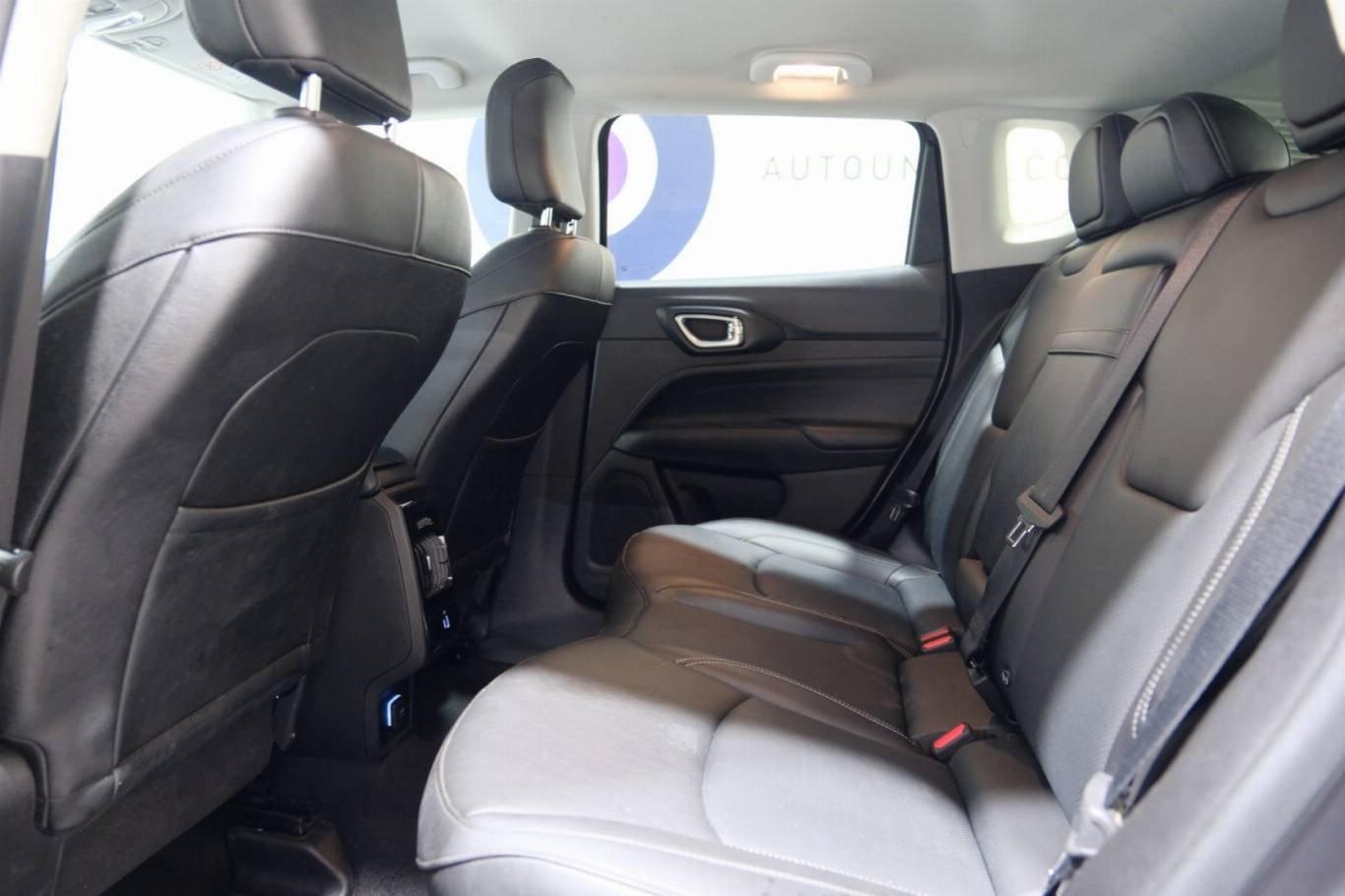 JEEP Compass 33
