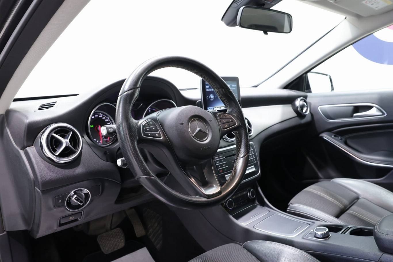 MERCEDES-BENZ GLA 200 5