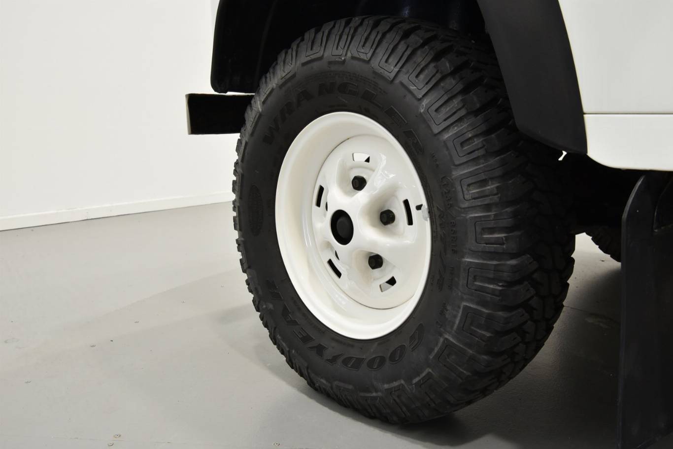 LAND ROVER Defender 9