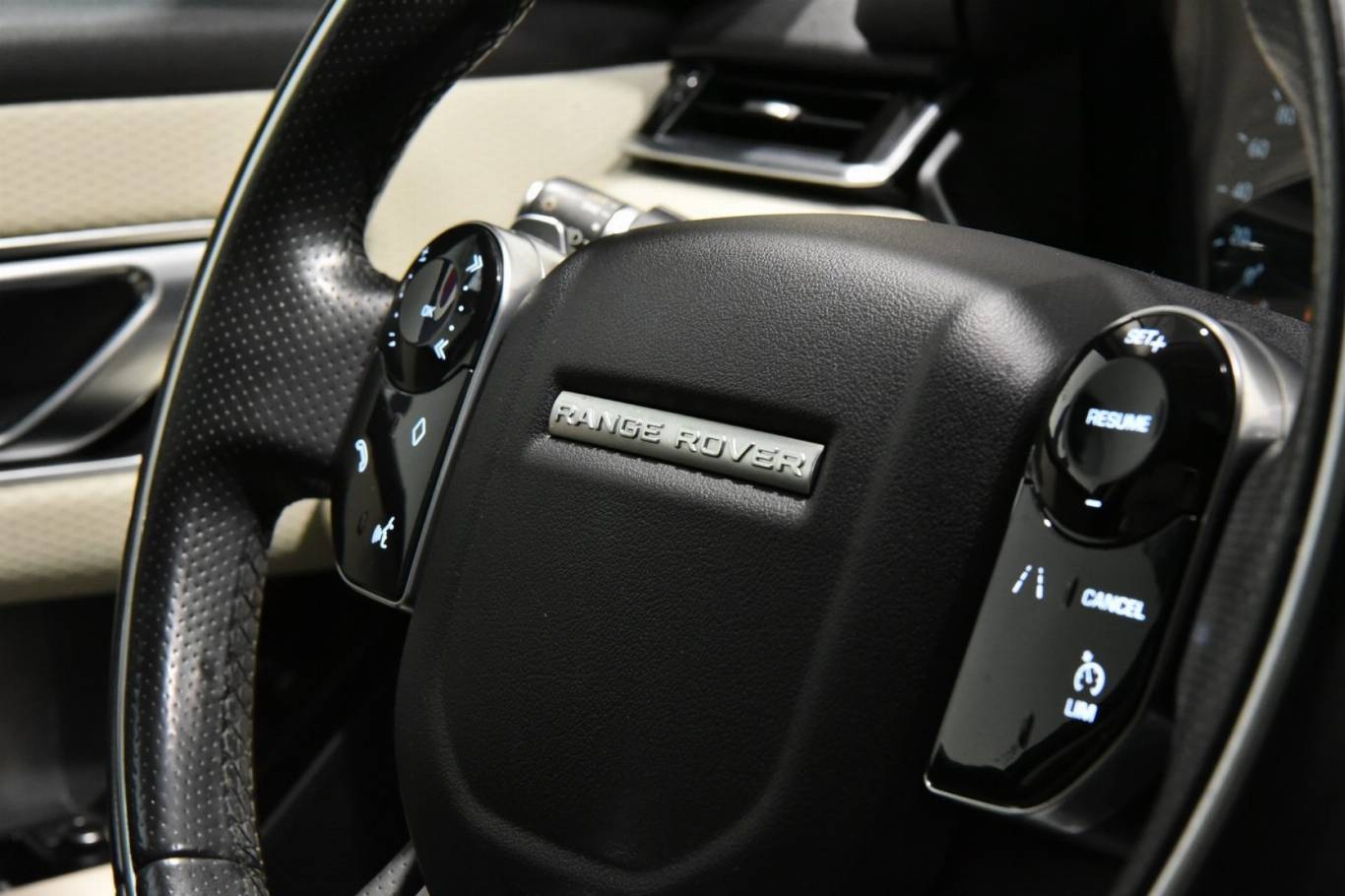 LAND ROVER Range Rover Velar 39
