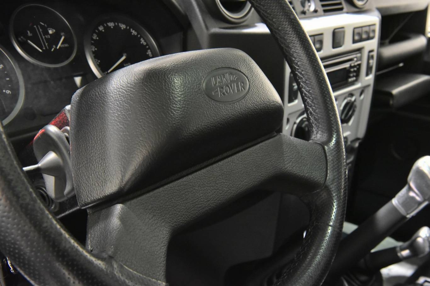 LAND ROVER Defender 79