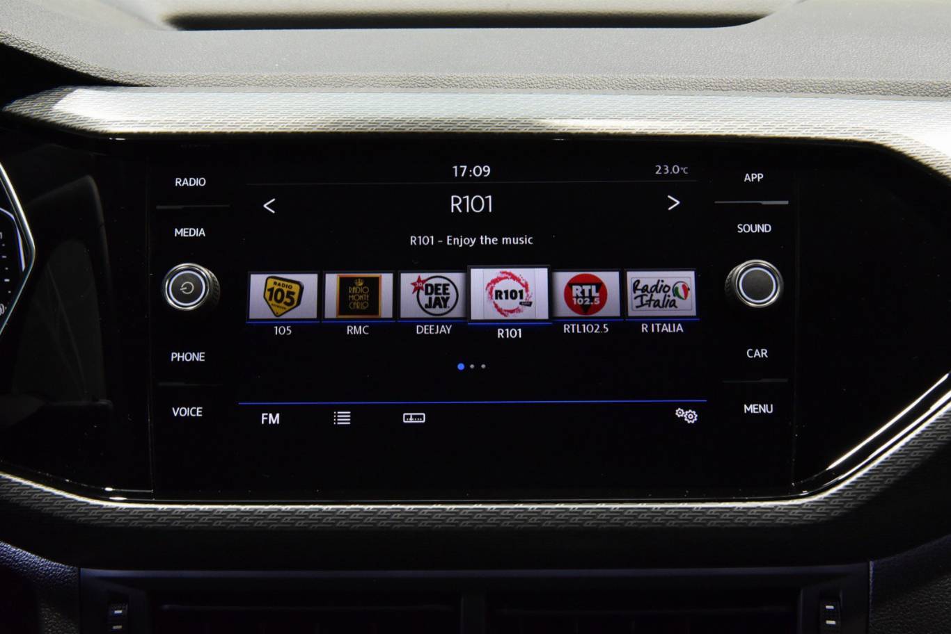 VOLKSWAGEN T-Cross 12