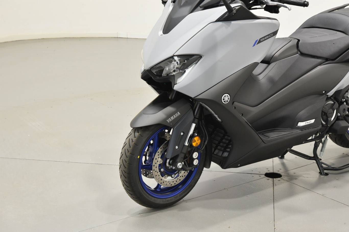 YAMAHA T-Max 560 12