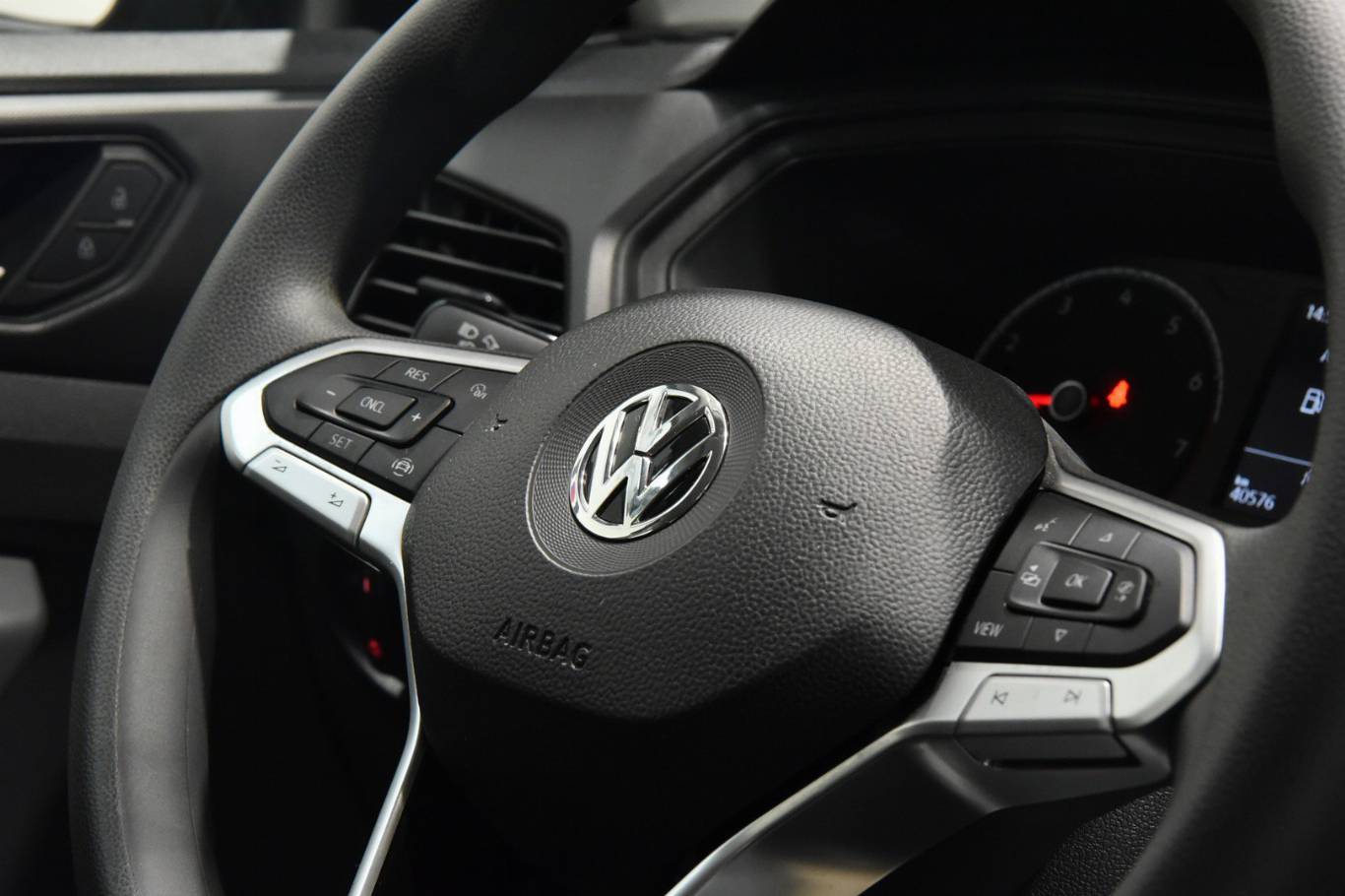 VOLKSWAGEN T-Cross 24