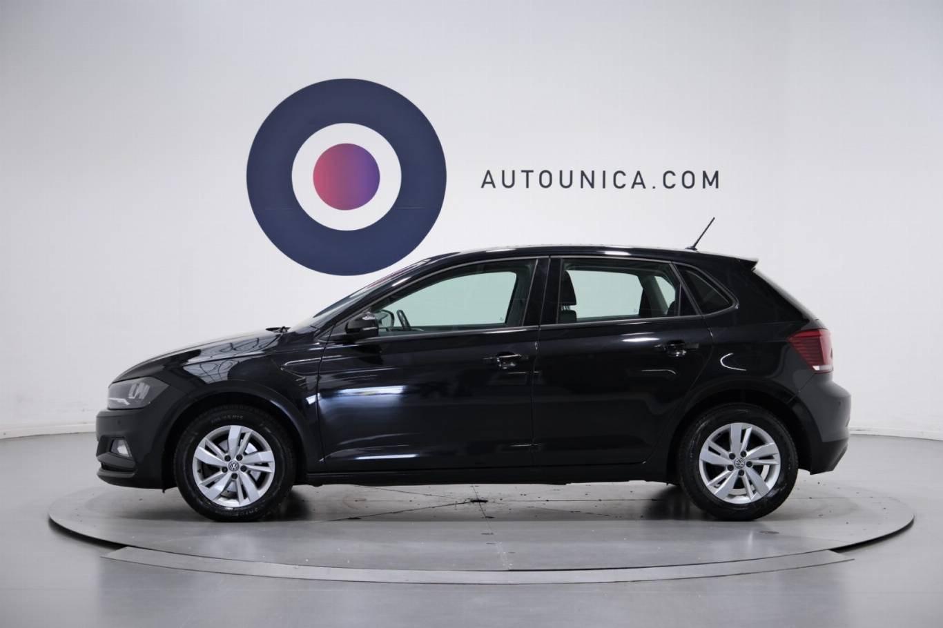 VOLKSWAGEN Polo 18