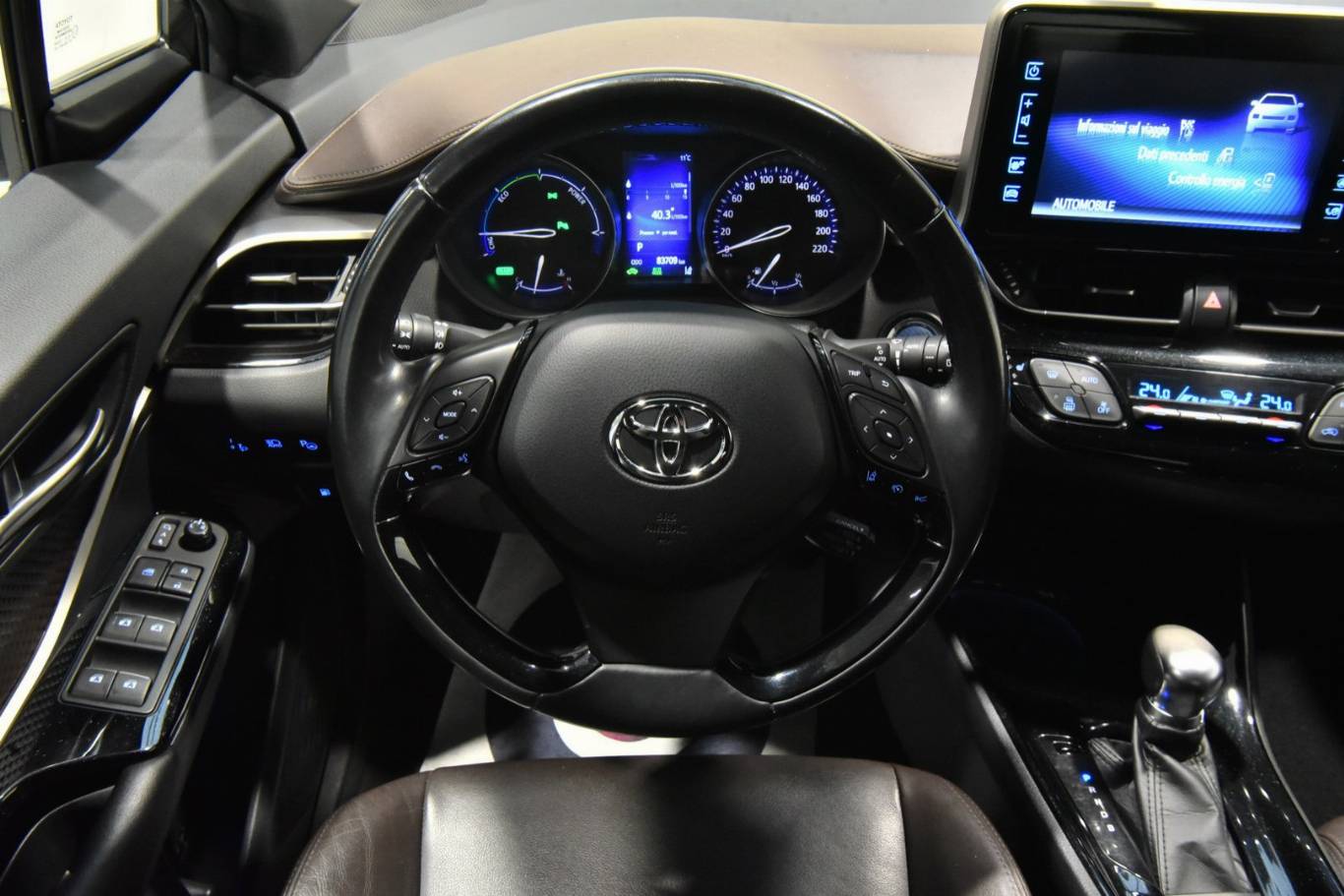 TOYOTA C-HR 23