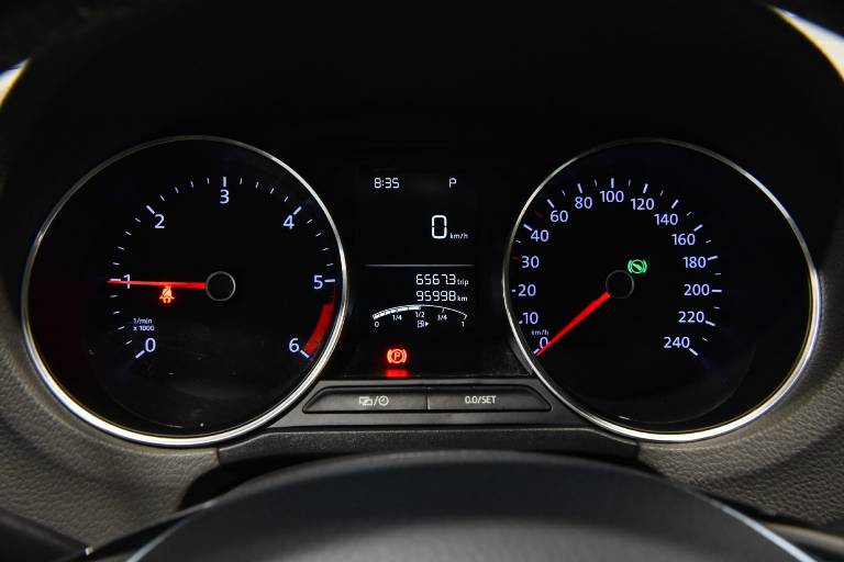VOLKSWAGEN Polo 22