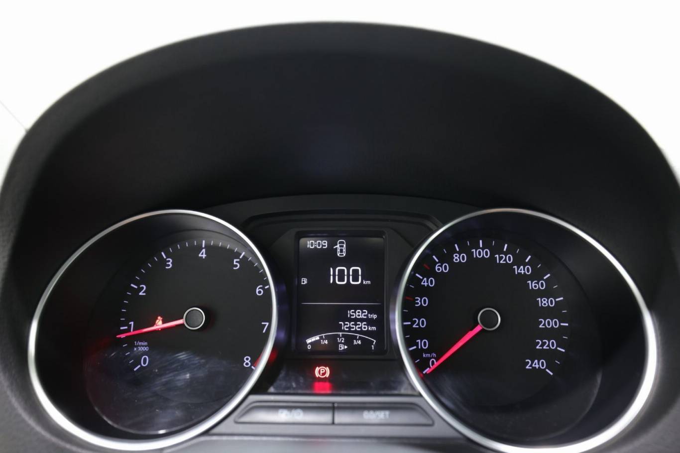 VOLKSWAGEN Polo 8