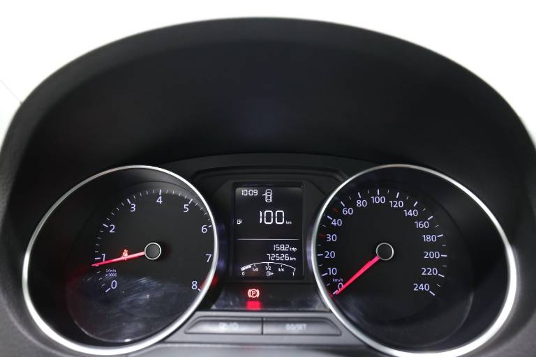 VOLKSWAGEN Polo 8