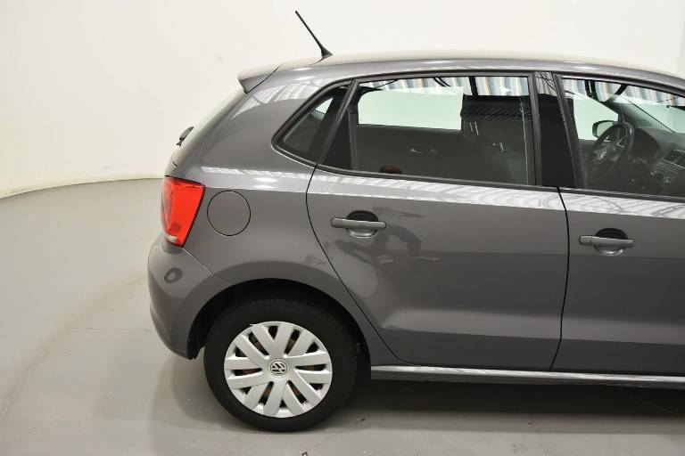 VOLKSWAGEN Polo 48