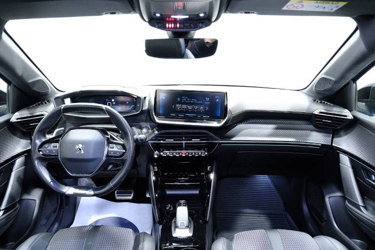 PEUGEOT 208 9