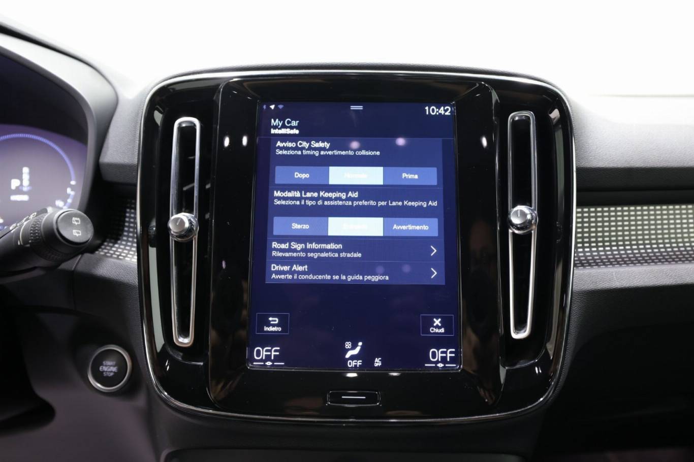 VOLVO XC40 28