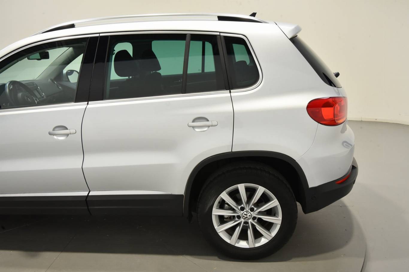 VOLKSWAGEN Tiguan 52