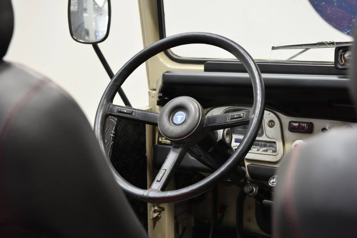 TOYOTA Land Cruiser 38