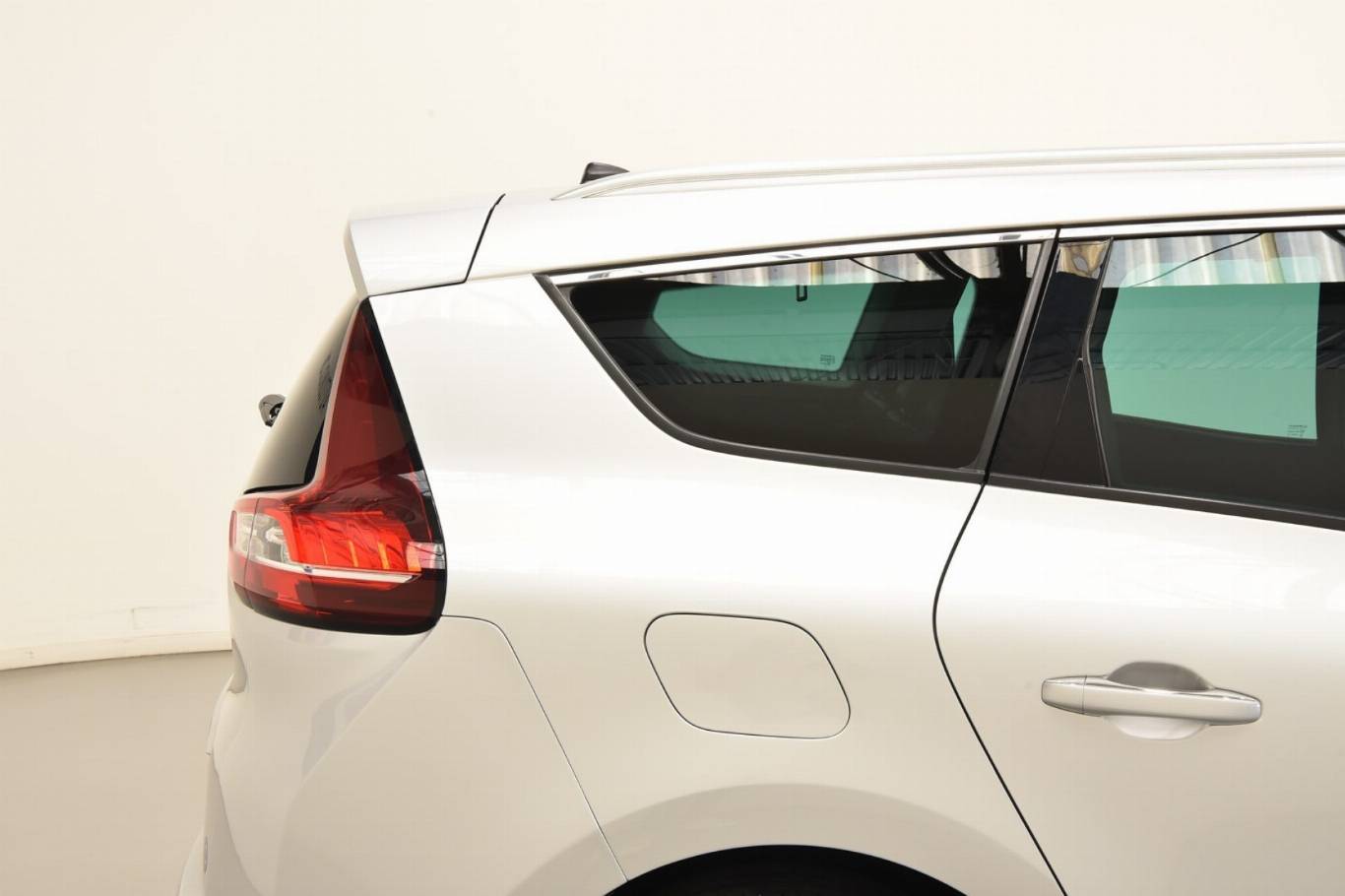 RENAULT Grand Scenic 48