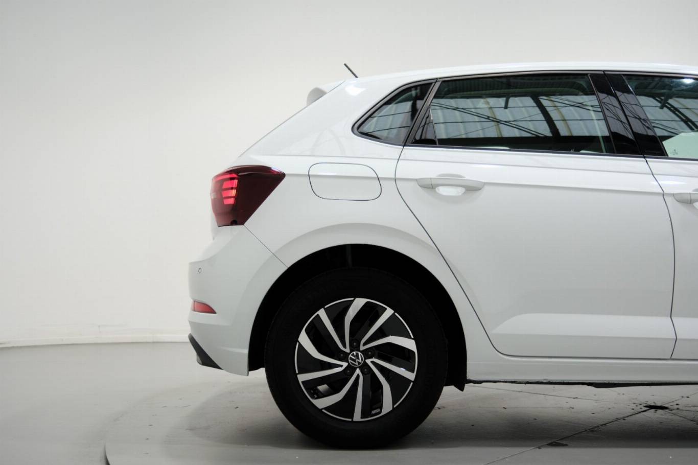 VOLKSWAGEN Polo 46