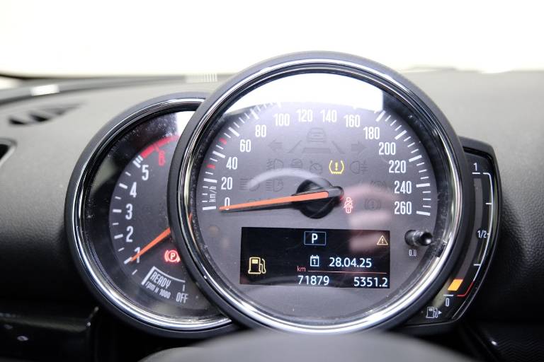MINI Cooper Clubman 8