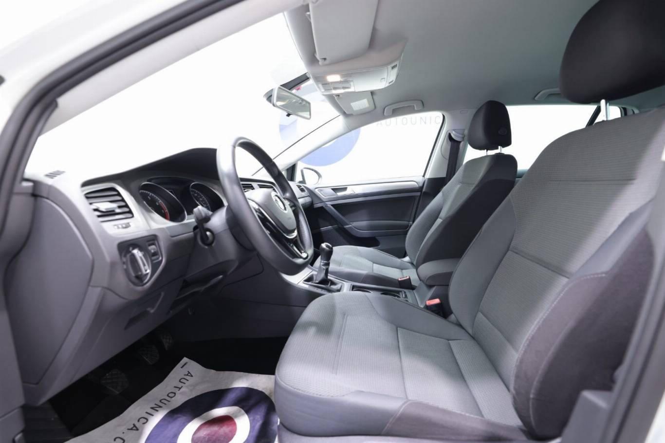 VOLKSWAGEN Golf 20