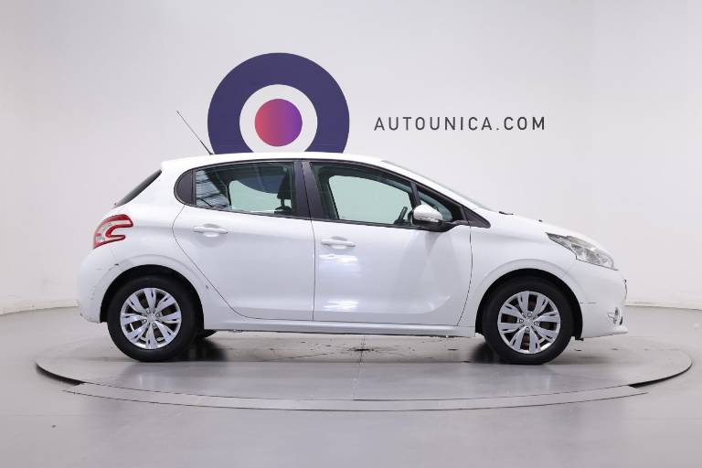 PEUGEOT 208 3